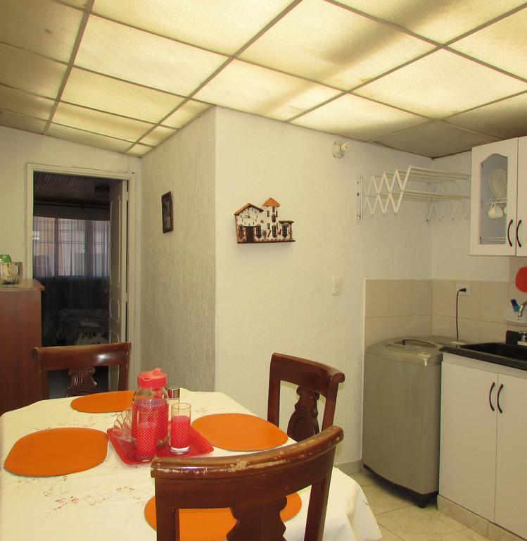 Casa De Huespedes Shalom Victoria Affittacamere Bogotá Esterno foto