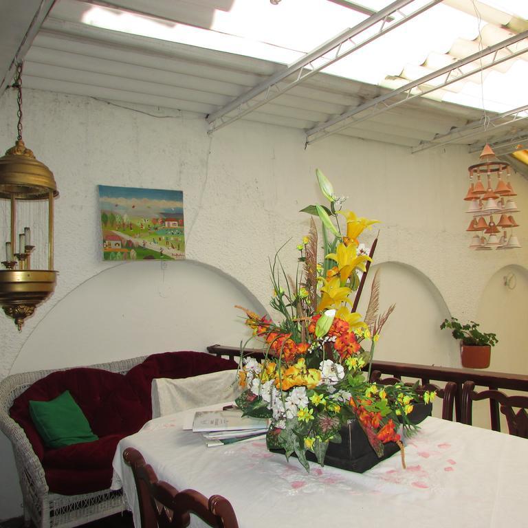 Casa De Huespedes Shalom Victoria Affittacamere Bogotá Esterno foto
